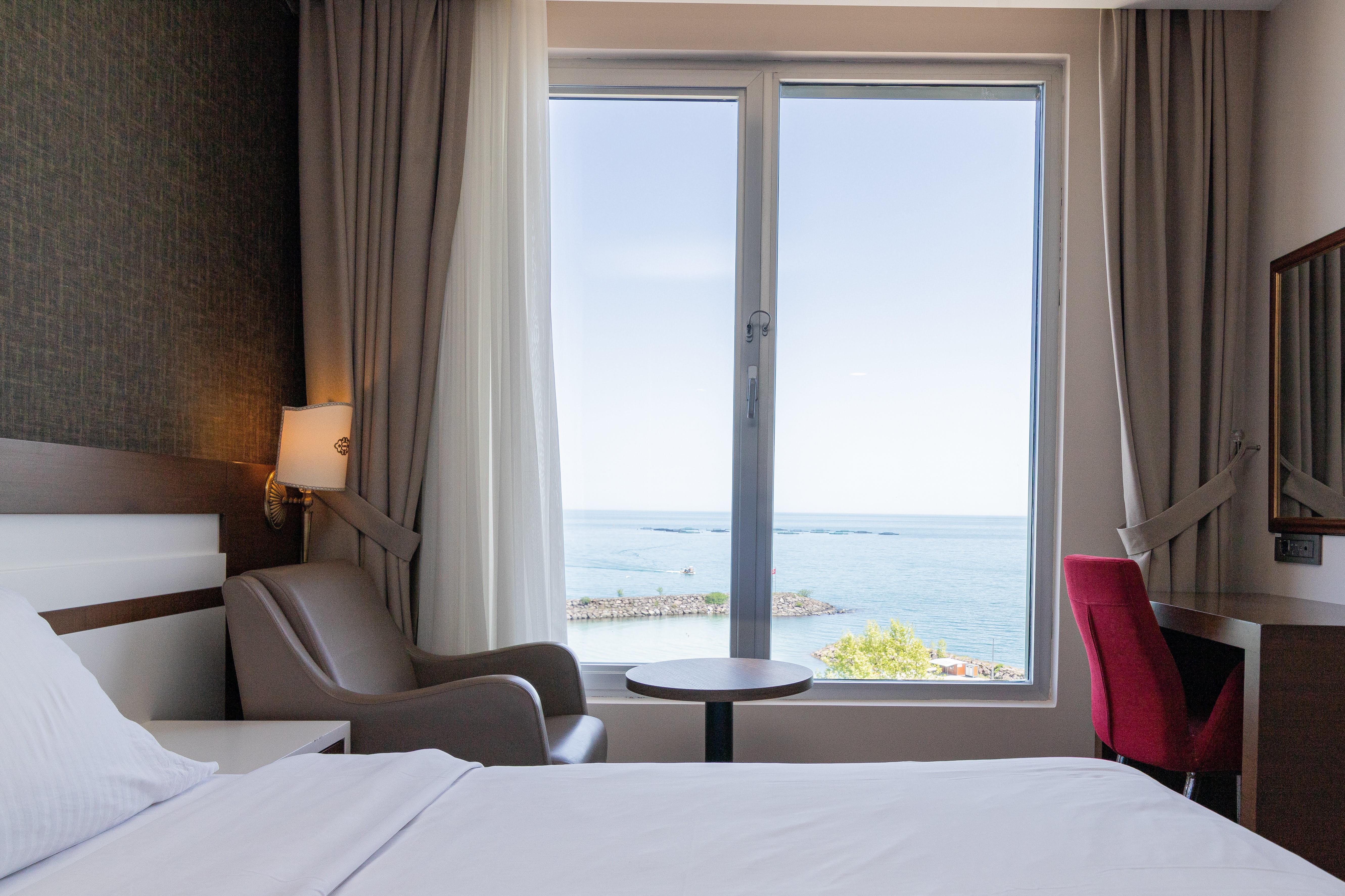 En fazla 2 yetişkin.