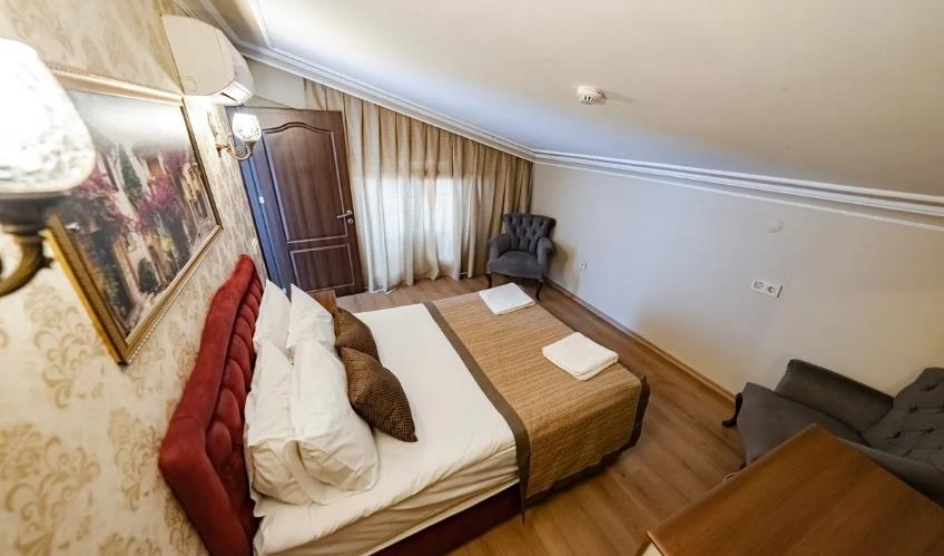 En az 2 yetişkin, En fazla 3 yetişkin.