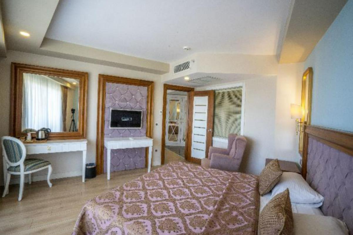 En az 4 yetişkin, En fazla 4 yetişkin.