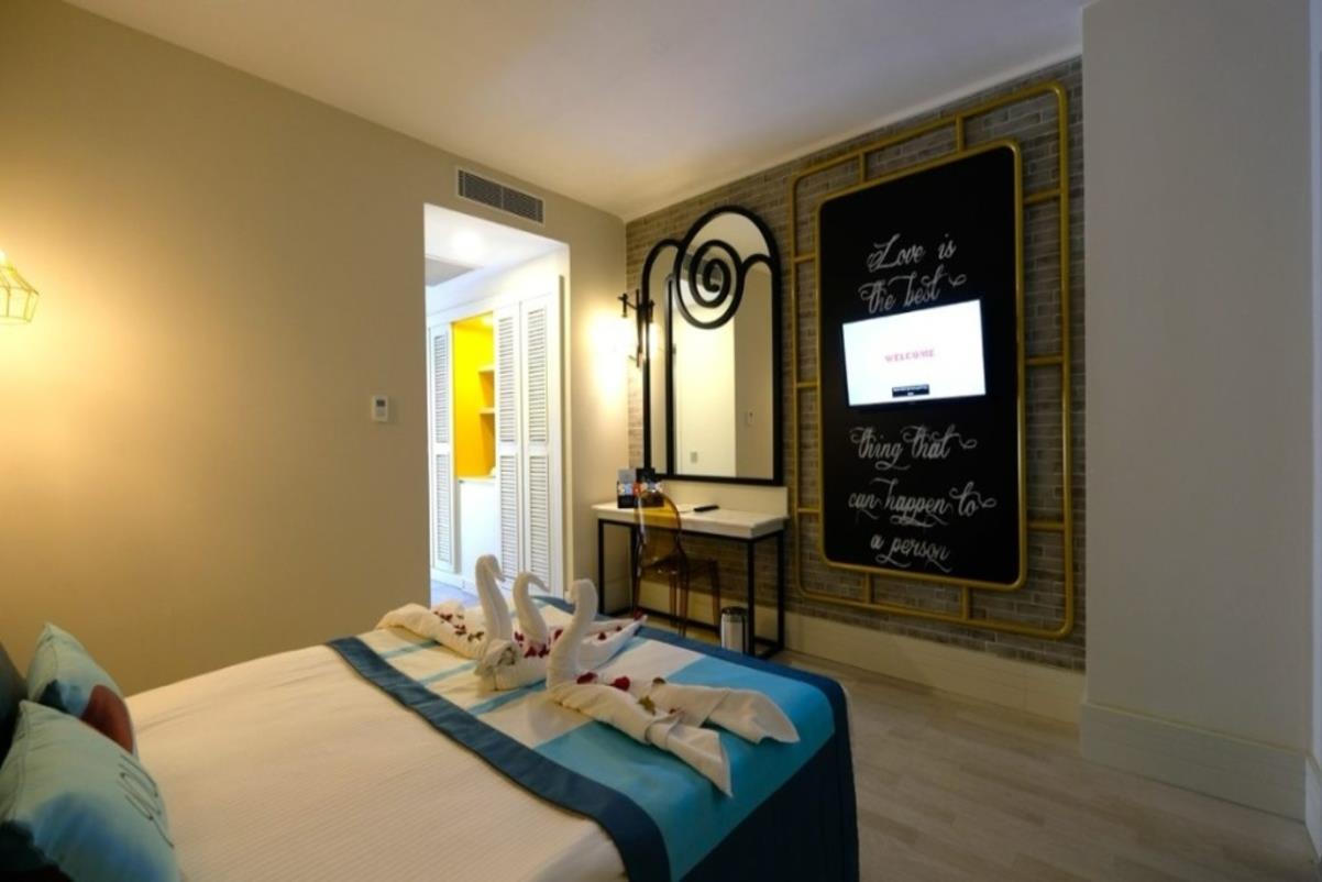 En az 2 yetişkin, En fazla 2 yetişkin.