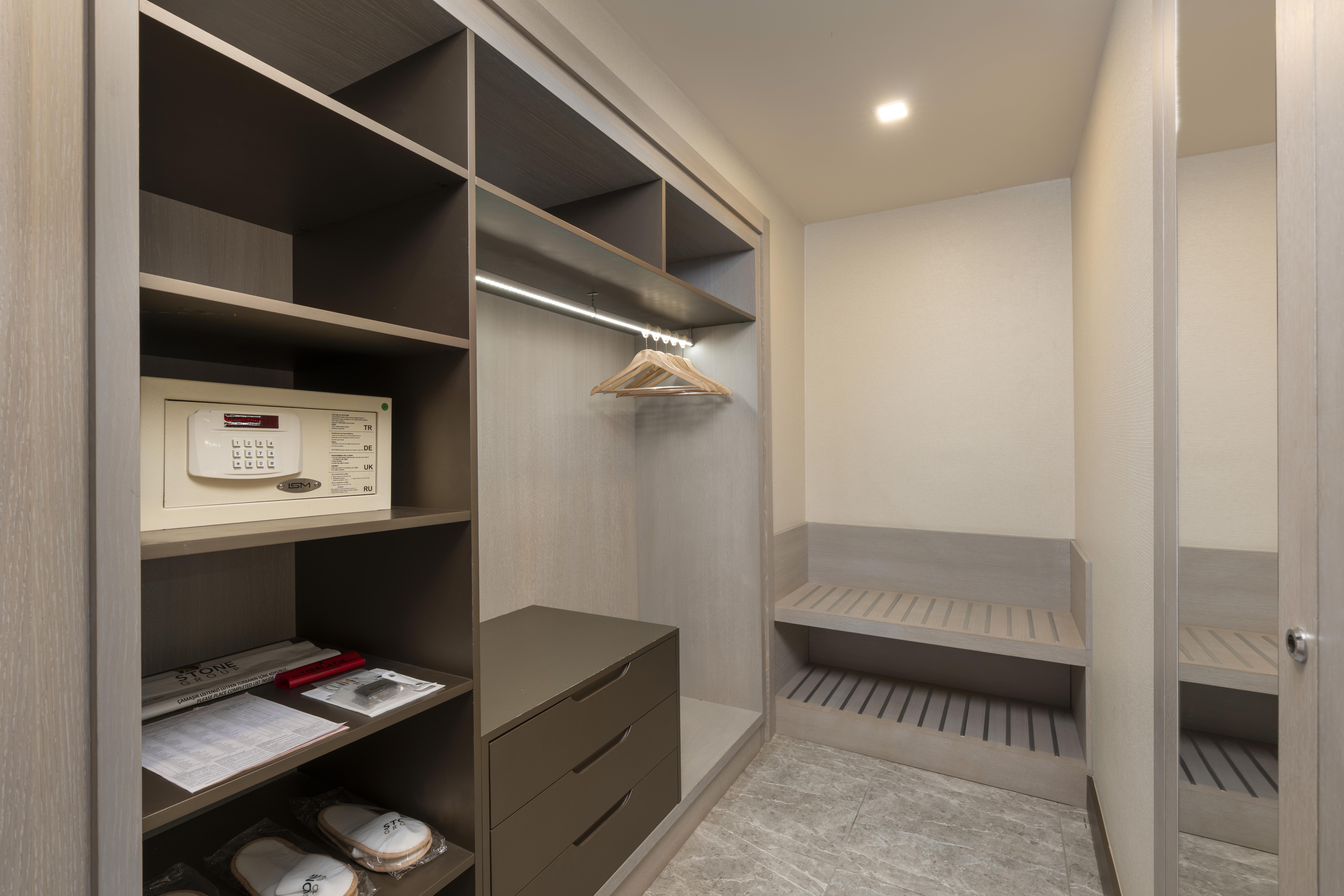 En fazla 3 yetişkin + 1 çocuk veya 2 yetişkin + 2 çocuk.