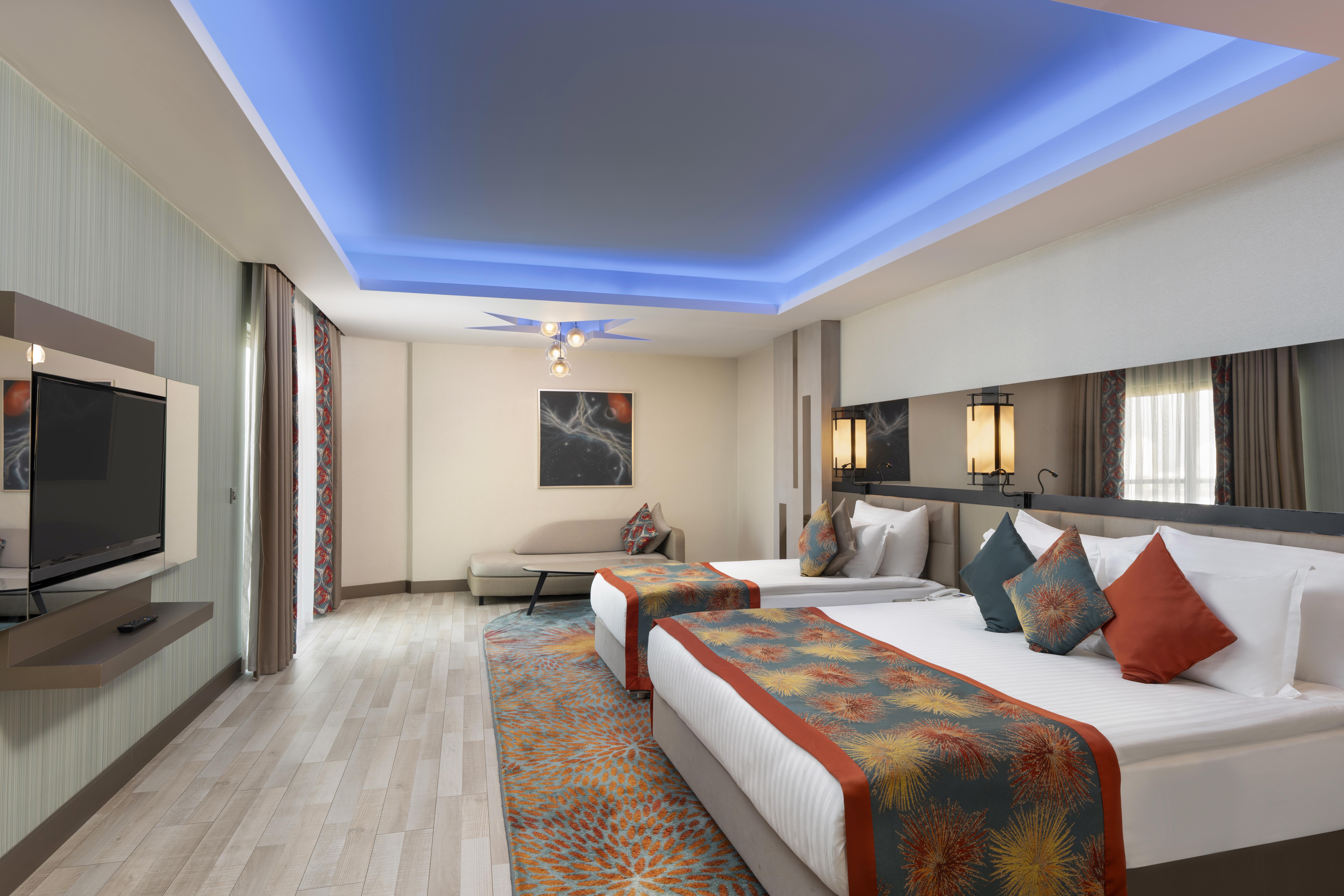 En az 2 yetişkin, En fazla 3 yetişkin veya 2 yetişkin + 1 çocuk.