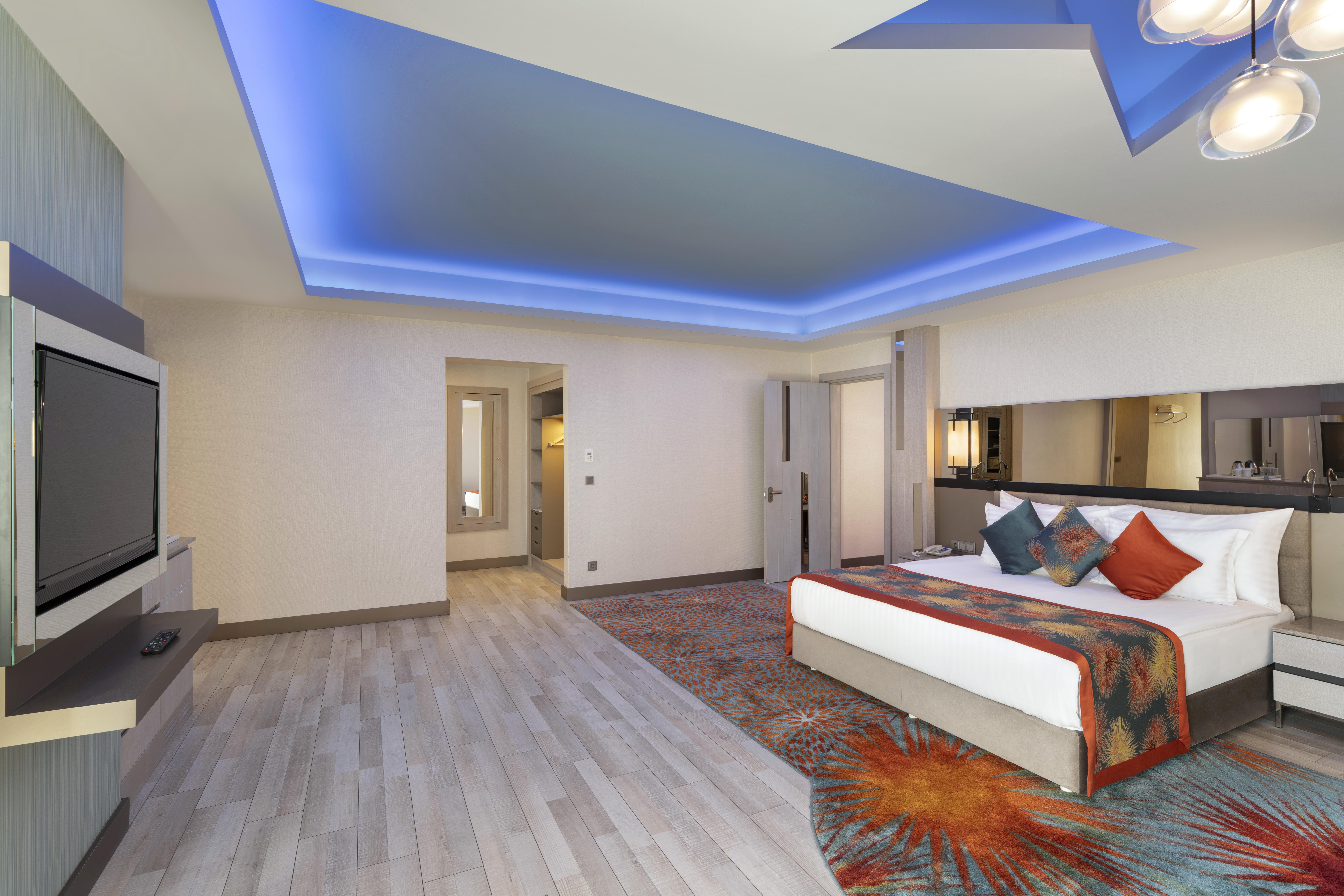 En az 2 yetişkin, En fazla 2 yetişkin + 1 çocuk.