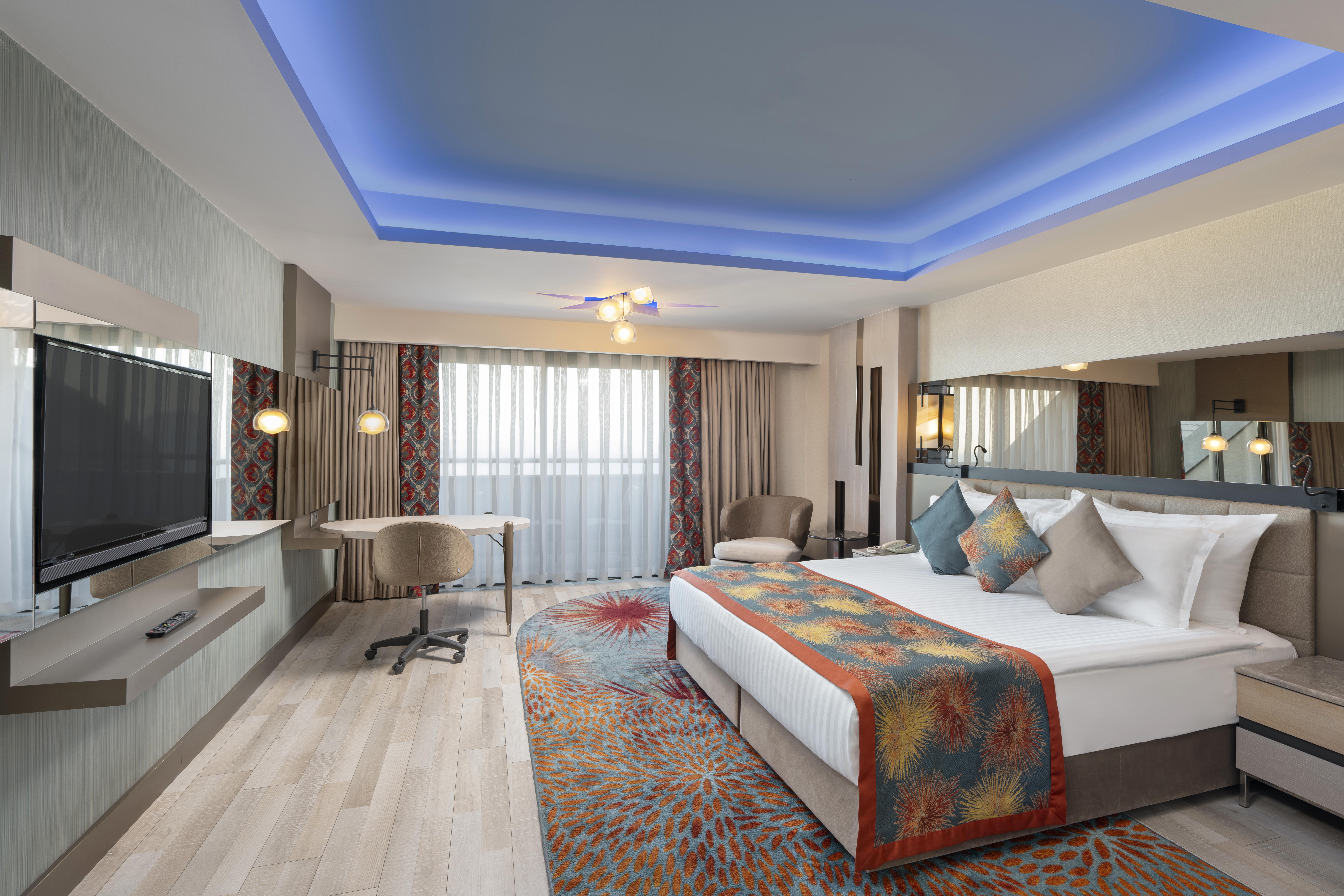 En az 2 yetişkin, En fazla 4 yetişkin veya 3 yetişkin + 1 çocuk.