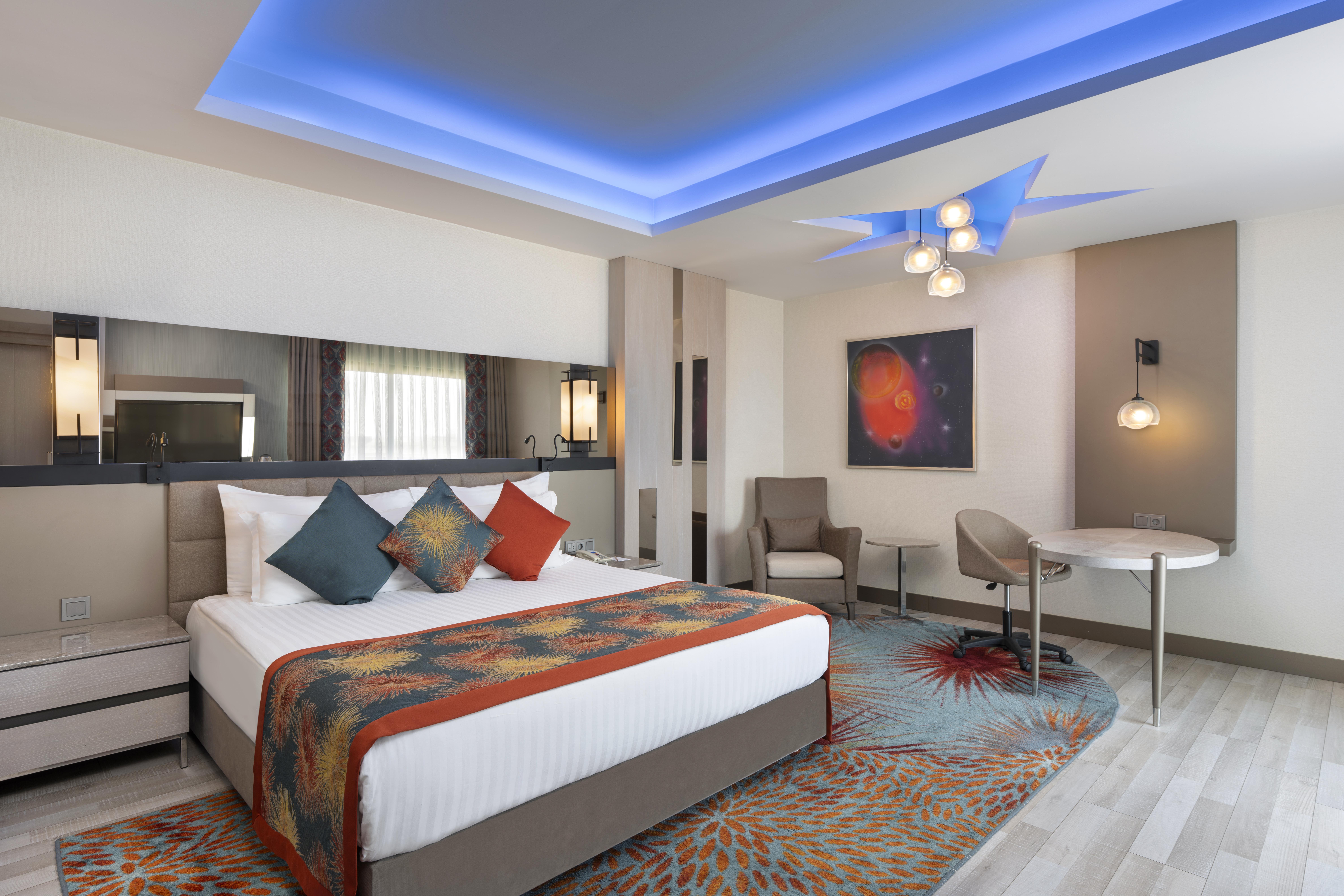 En az 2 yetişkin, En fazla 4 yetişkin veya 3 yetişkin + 1 çocuk.