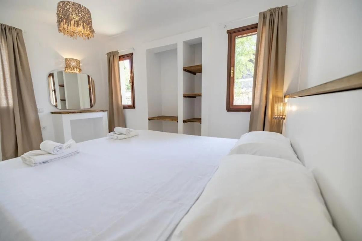 En az 3 yetişkin, En fazla 4 yetişkin + 1 çocuk veya 3 yetişkin + 2 çocuk.