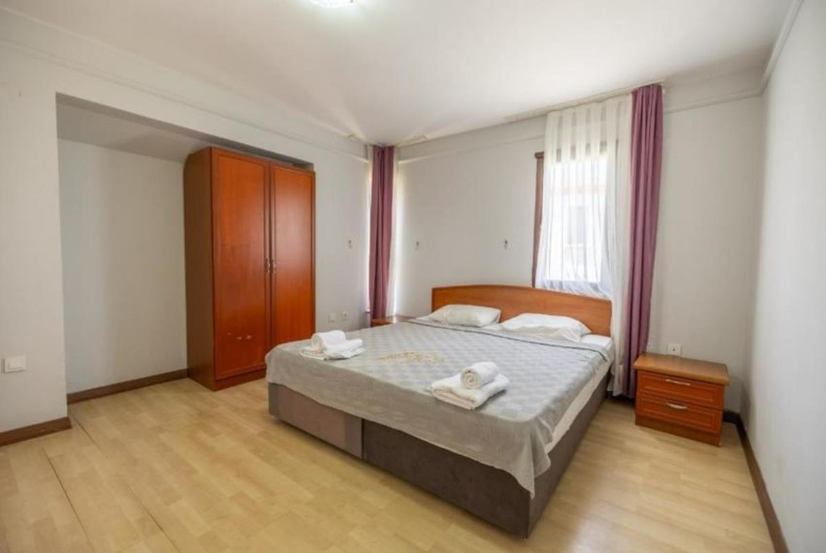 En az 2 yetişkin, En fazla 2 yetişkin + 2 çocuk.