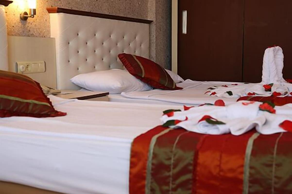 En az 2 yetişkin, En fazla 4 yetişkin veya 3 yetişkin + 1 çocuk.