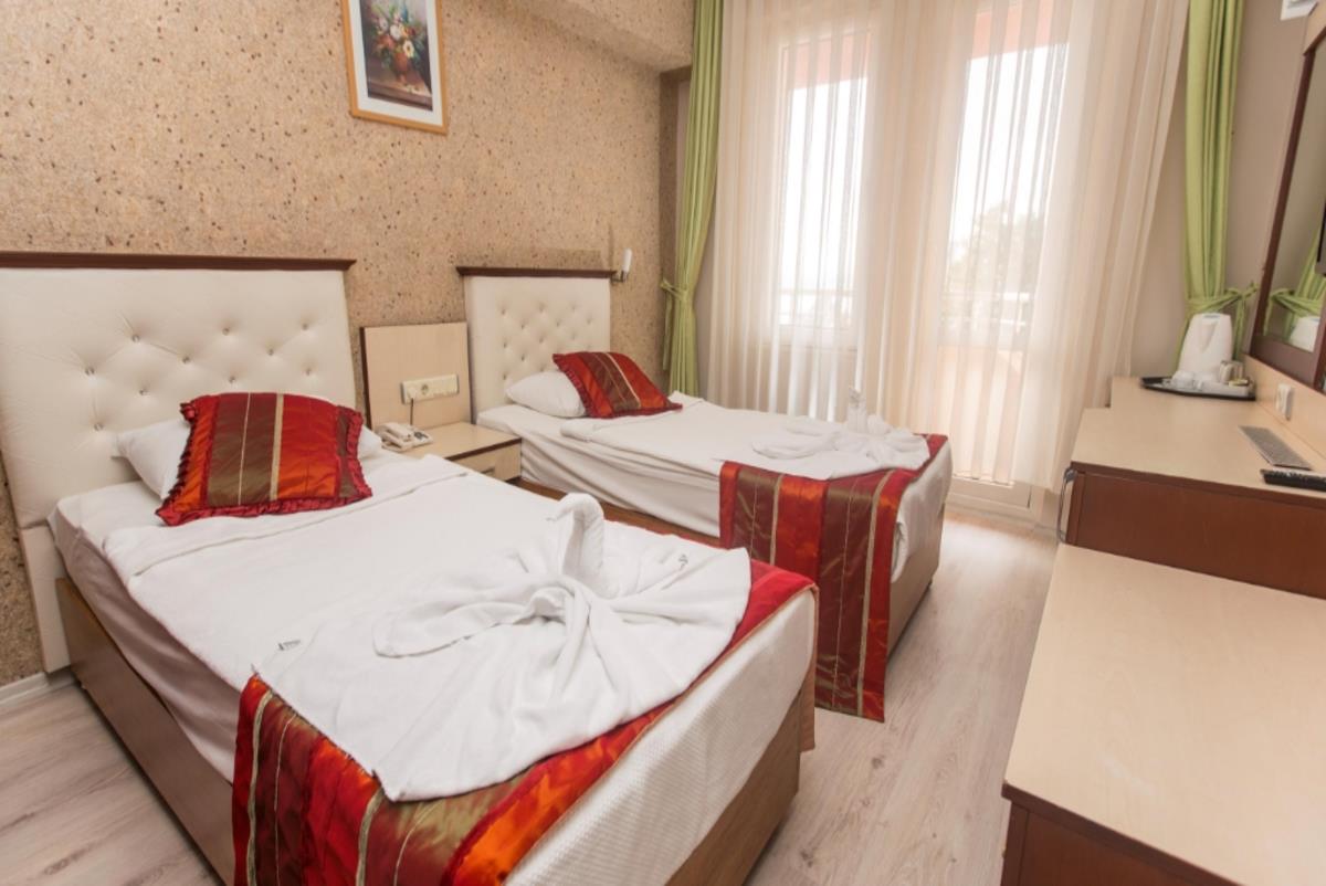 En az 2 yetişkin, En fazla 4 yetişkin.