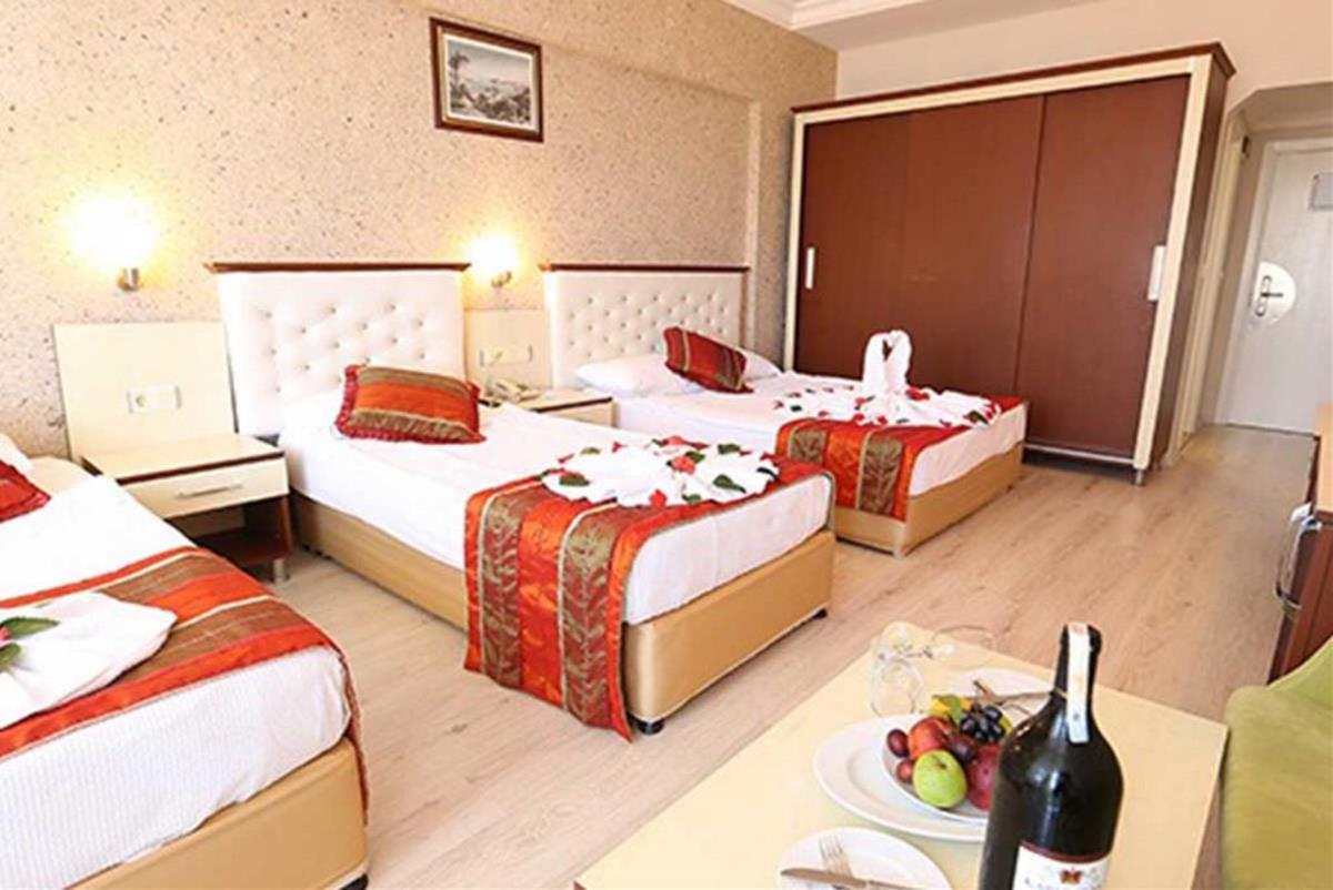 En az 3 yetişkin, En fazla 3 yetişkin + 2 çocuk.