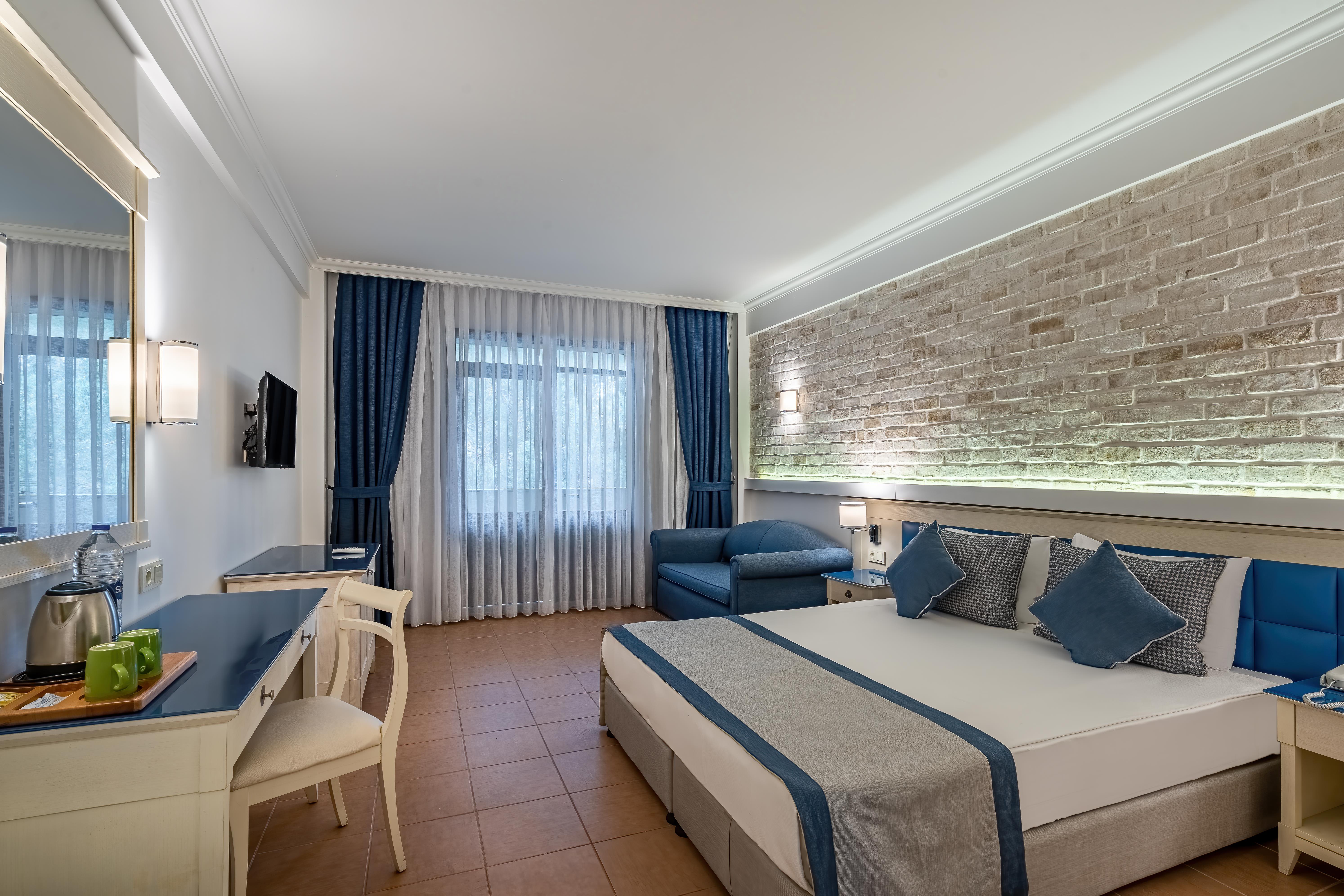 En fazla 3 yetişkin veya 2 yetişkin + 1 çocuk.