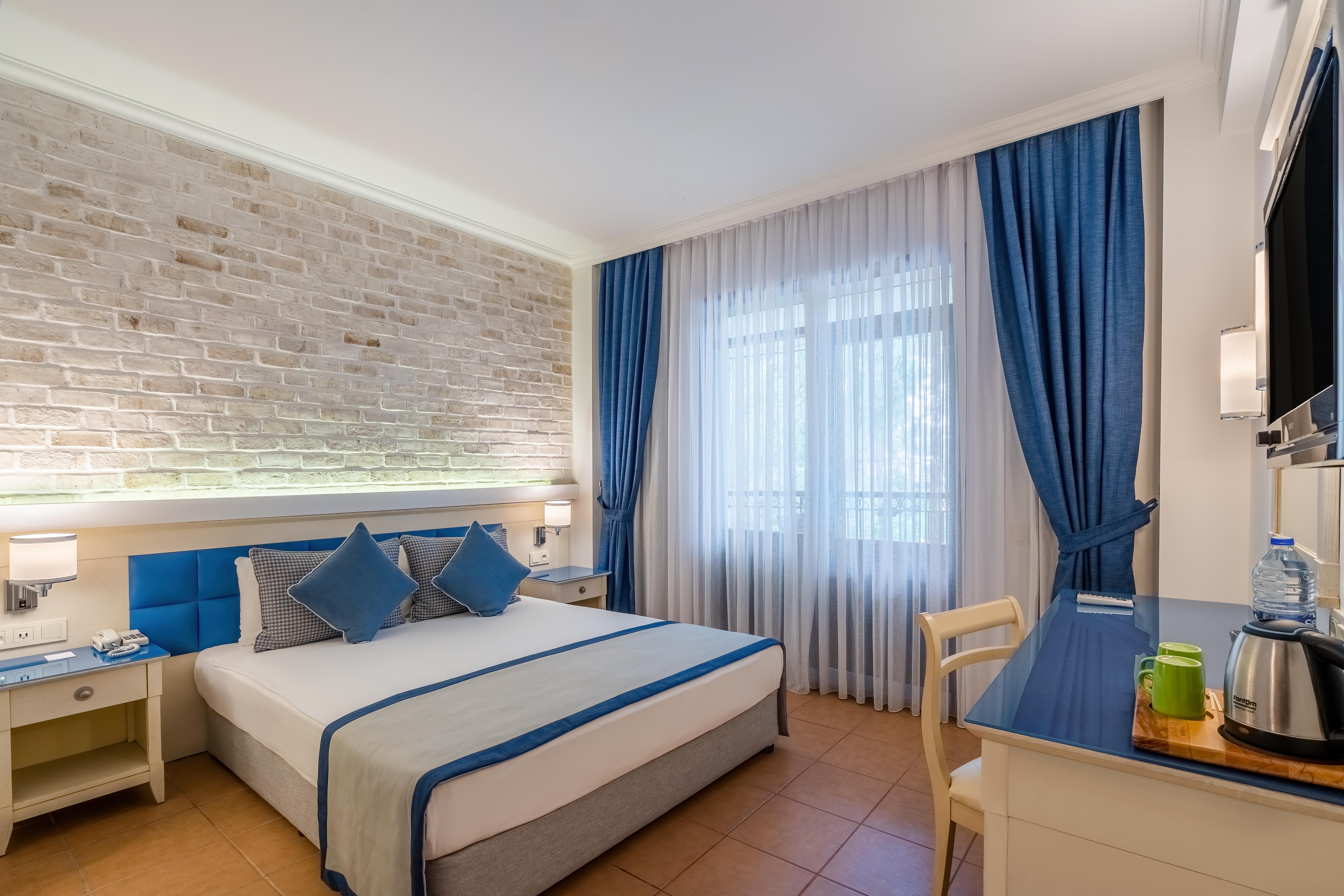 En az 2 yetişkin, En fazla 2 yetişkin + 2 çocuk.