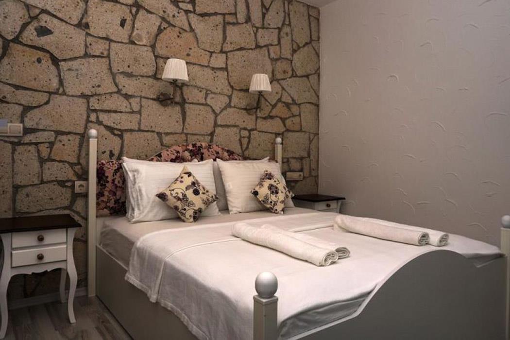 En fazla 4 yetişkin.