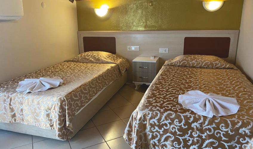 En fazla 3 yetişkin.