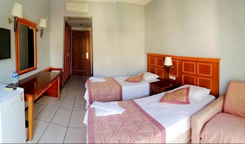 En fazla 3 yetişkin.