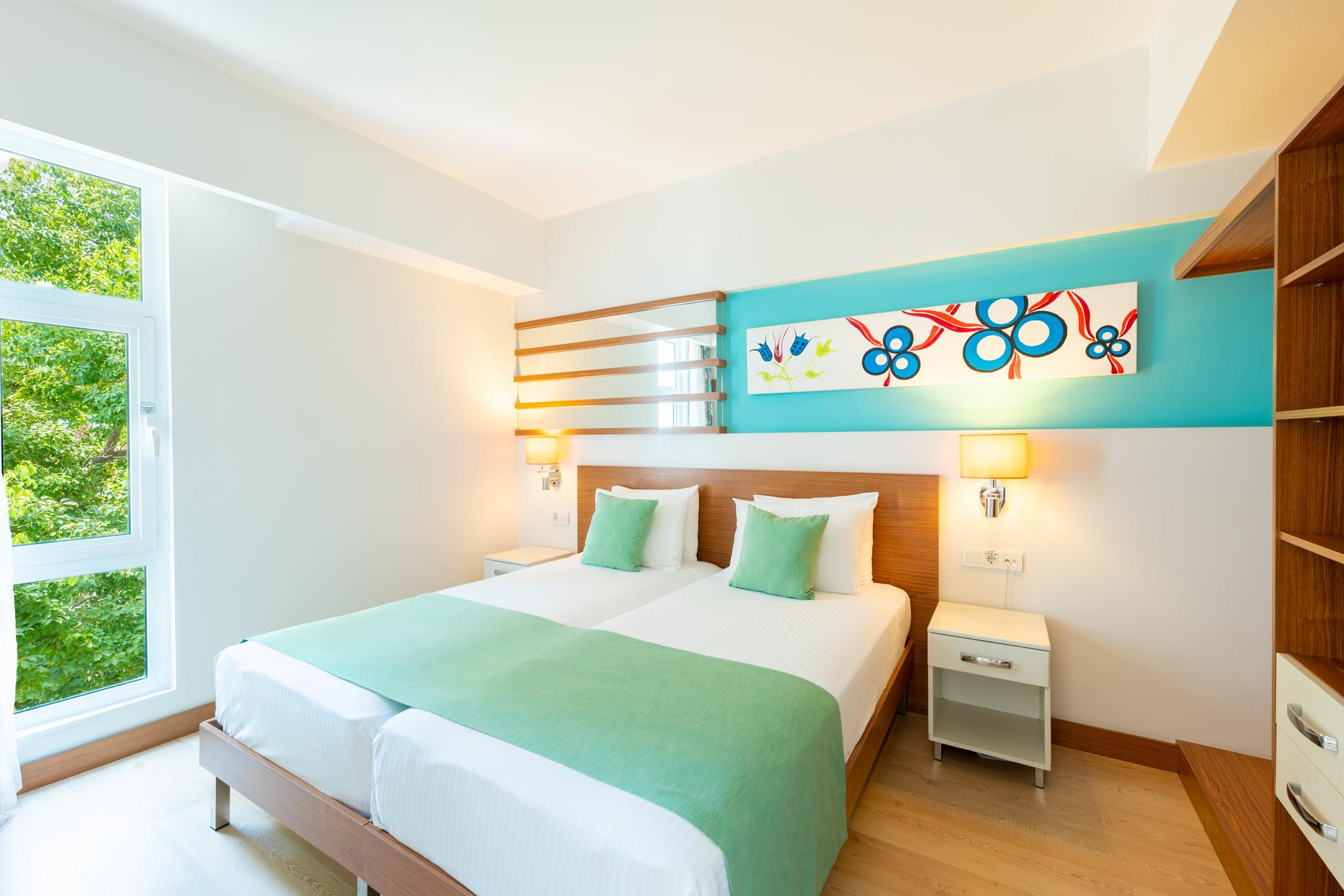 En az 2 yetişkin, En fazla 4 yetişkin veya 3 yetişkin + 1 çocuk.