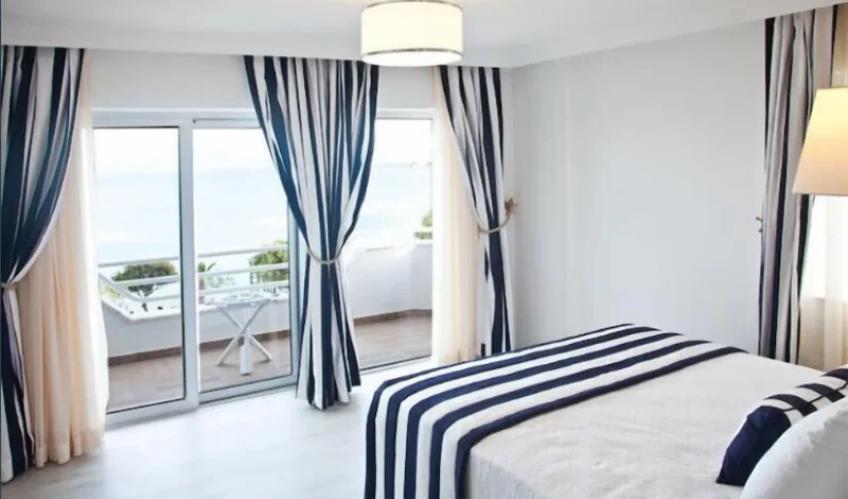 En fazla 4 yetişkin + 1 bebek (0-2 yaş) veya 3 yetişkin + 1 çocuk + 1 bebek (0-2 yaş).