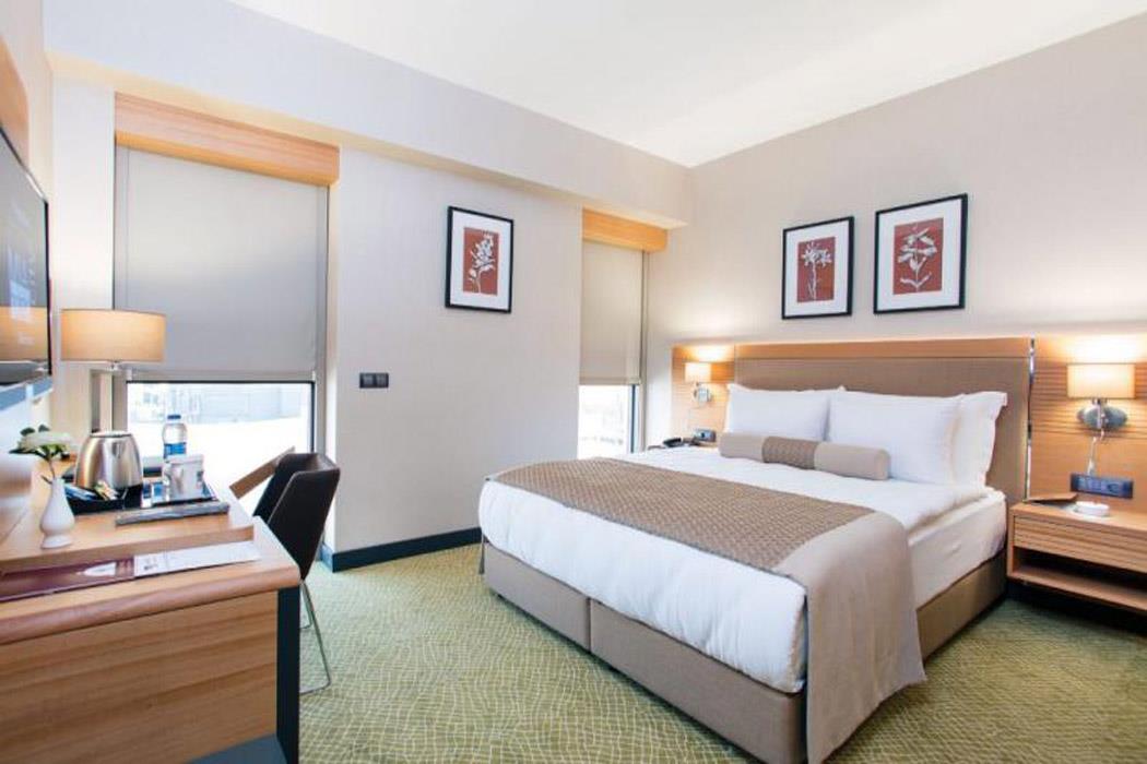 En fazla 1 yetişkin.