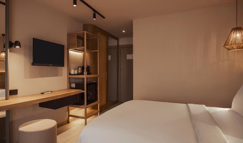 En az 2 yetişkin, En fazla 3 yetişkin.