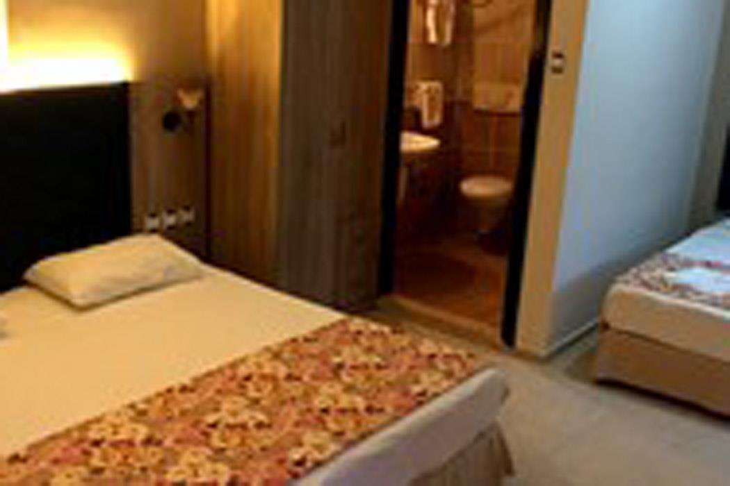 En az 2 yetişkin, En fazla 3 yetişkin veya 2 yetişkin + 1 çocuk.