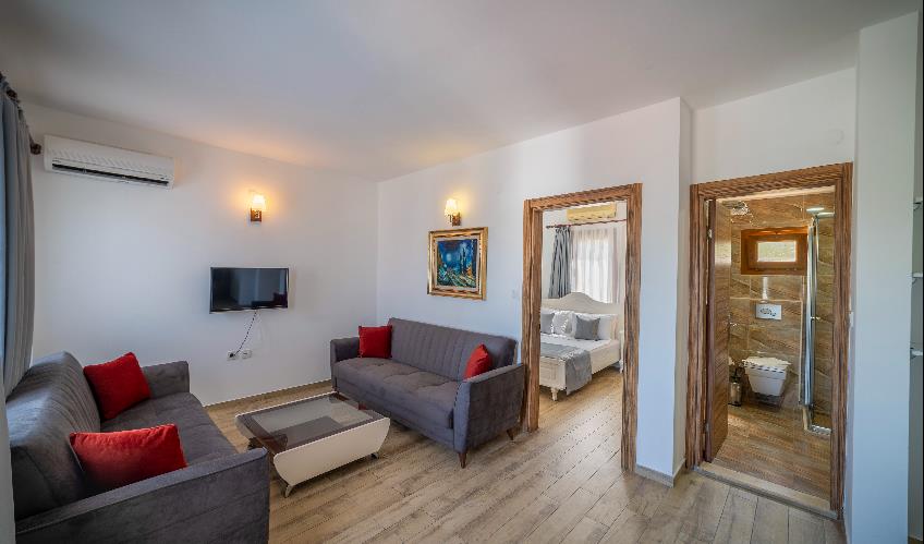 En fazla 4 yetişkin + 1 bebek (0-2 yaş).