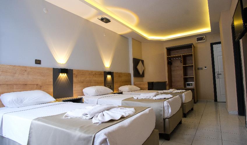 En fazla 4 yetişkin + 1 çocuk + 1 bebek (0-2 yaş) veya 3 yetişkin + 1 çocuk + 1 bebek (0-2 yaş).