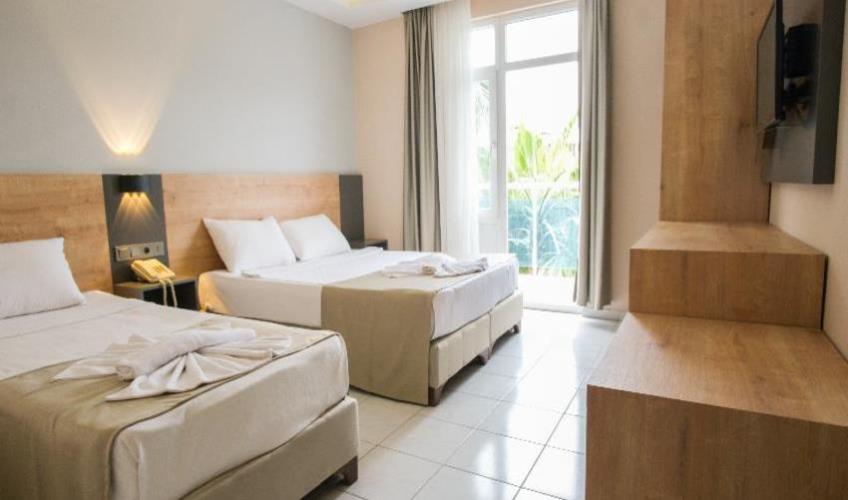 En fazla 3 yetişkin + 1 bebek (0-2 yaş).