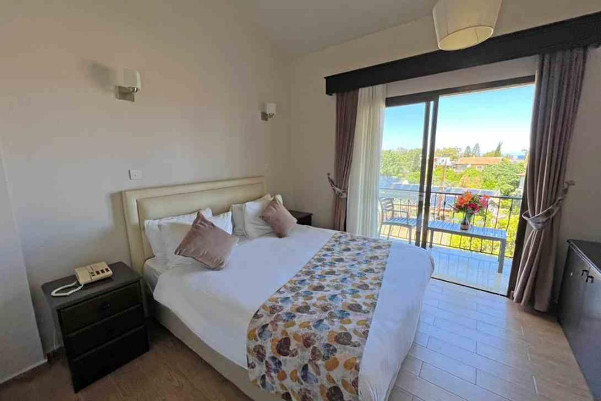 En fazla 2 yetişkin + 1 çocuk veya 1 yetişkin + 1 çocuk.