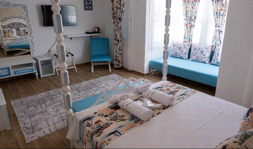 En fazla 3 yetişkin.