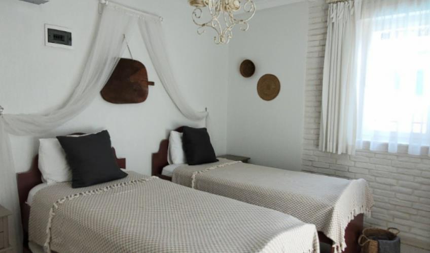 En fazla 2 yetişkin.