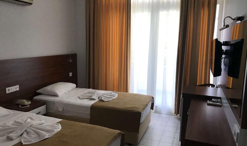 En fazla 3 yetişkin veya 2 yetişkin + 1 çocuk.