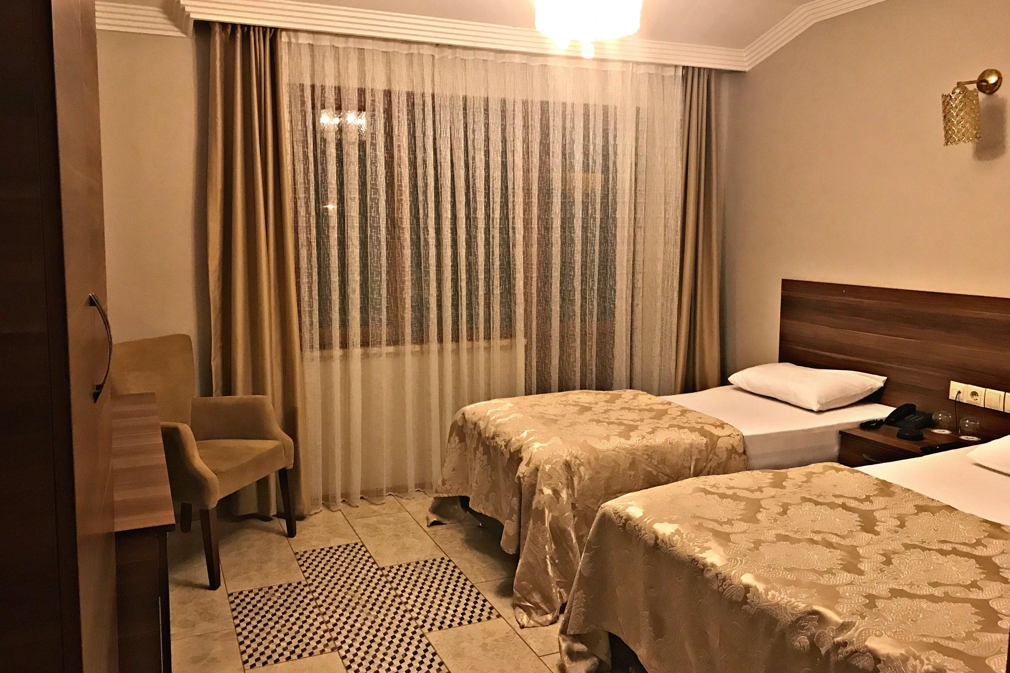 En fazla 2 yetişkin.