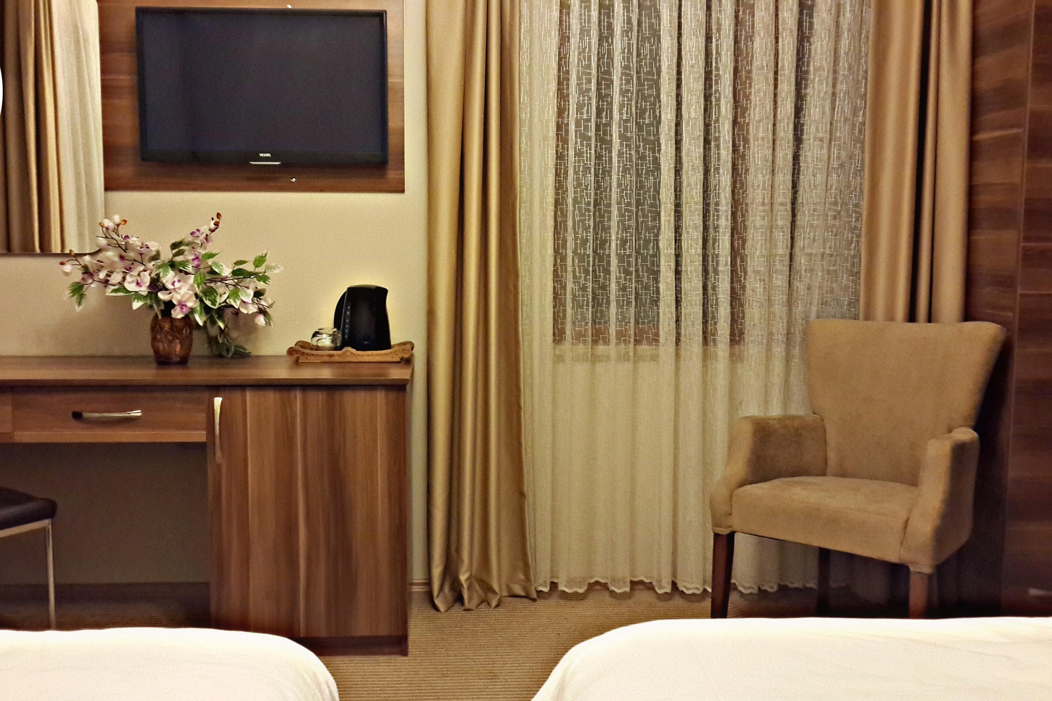 En fazla 2 yetişkin.