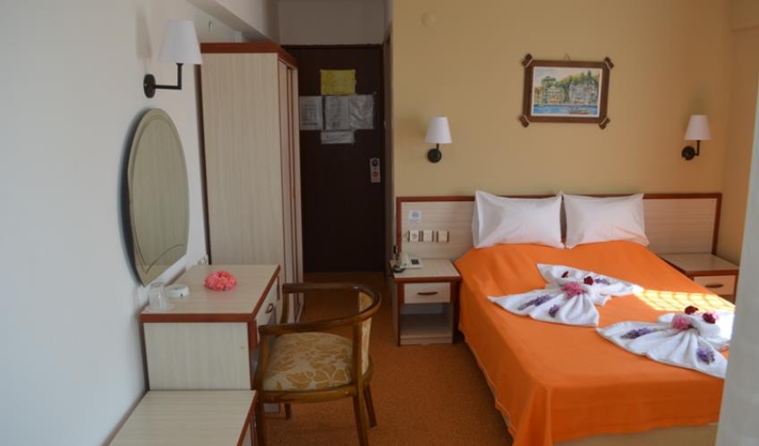 En fazla 2 yetişkin veya 1 yetişkin + 1 çocuk.