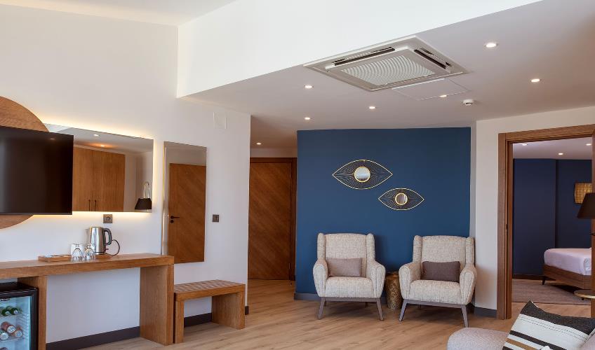 En fazla 4 yetişkin + 1 bebek (0-2 yaş).