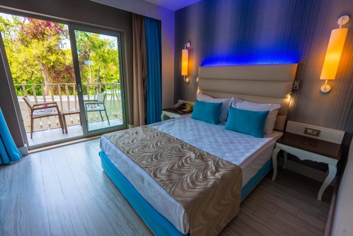 En az 2 yetişkin, En fazla 4 yetişkin veya 3 yetişkin + 1 çocuk.