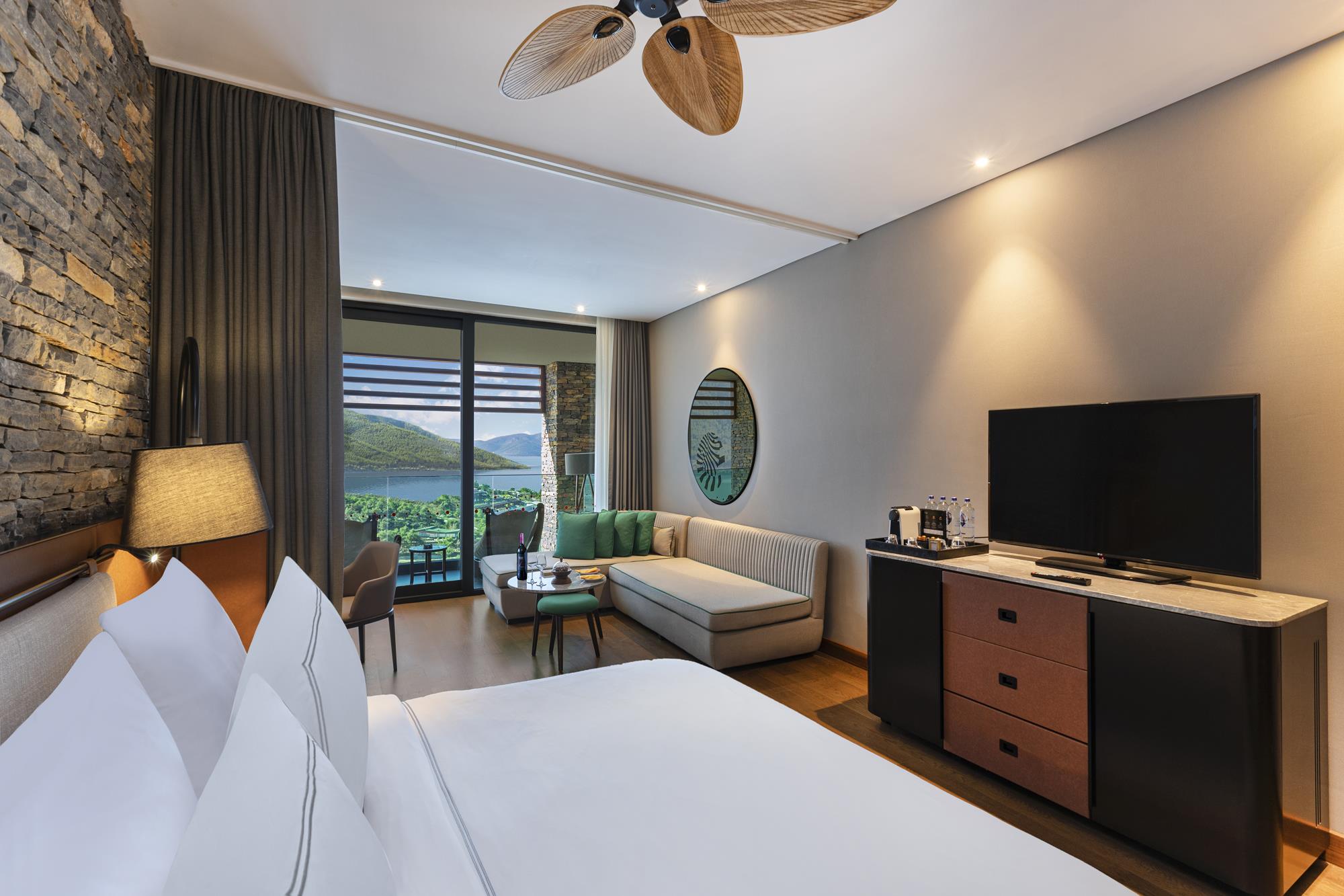 En fazla 3 yetişkin + 1 çocuk veya 2 yetişkin + 2 çocuk.