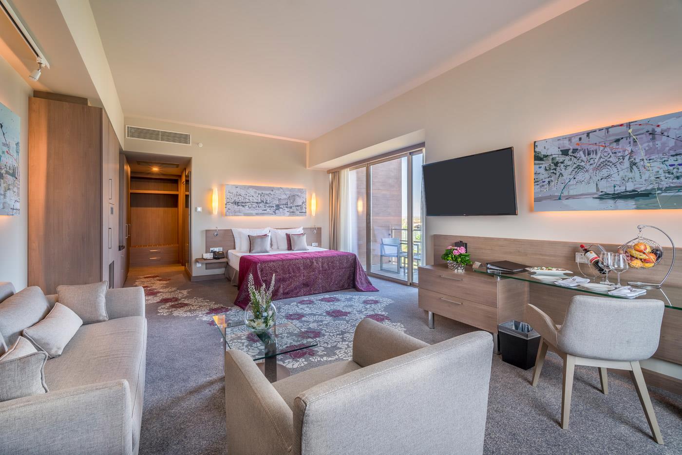 En fazla 3 yetişkin veya 2 yetişkin + 2 çocuk.