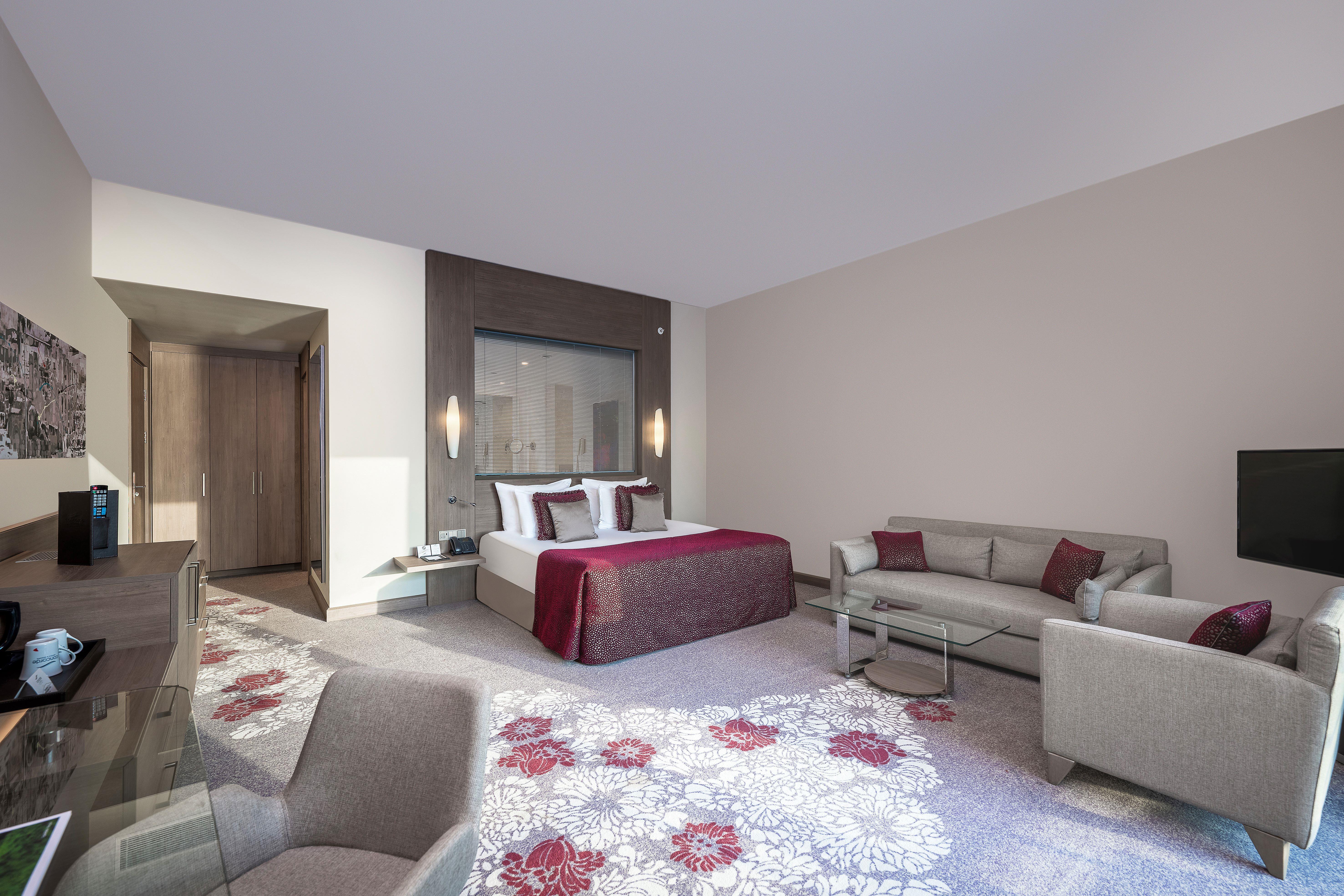 En fazla 3 yetişkin veya 2 yetişkin + 2 çocuk.