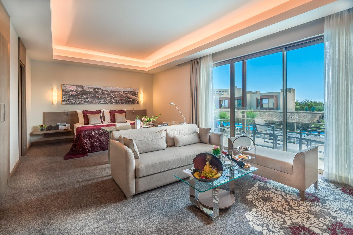 En az 3 yetişkin, En fazla 4 yetişkin + 1 çocuk veya 3 yetişkin + 2 çocuk.