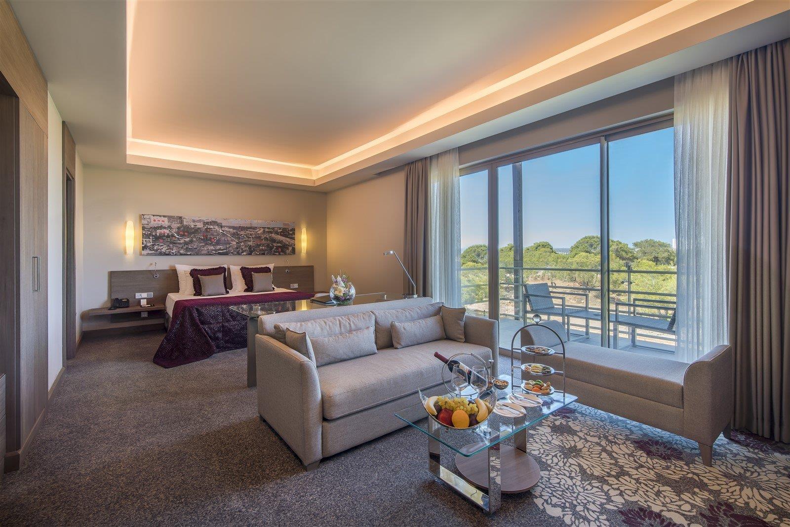 En az 2 yetişkin, En fazla 4 yetişkin + 1 çocuk veya 3 yetişkin + 2 çocuk.