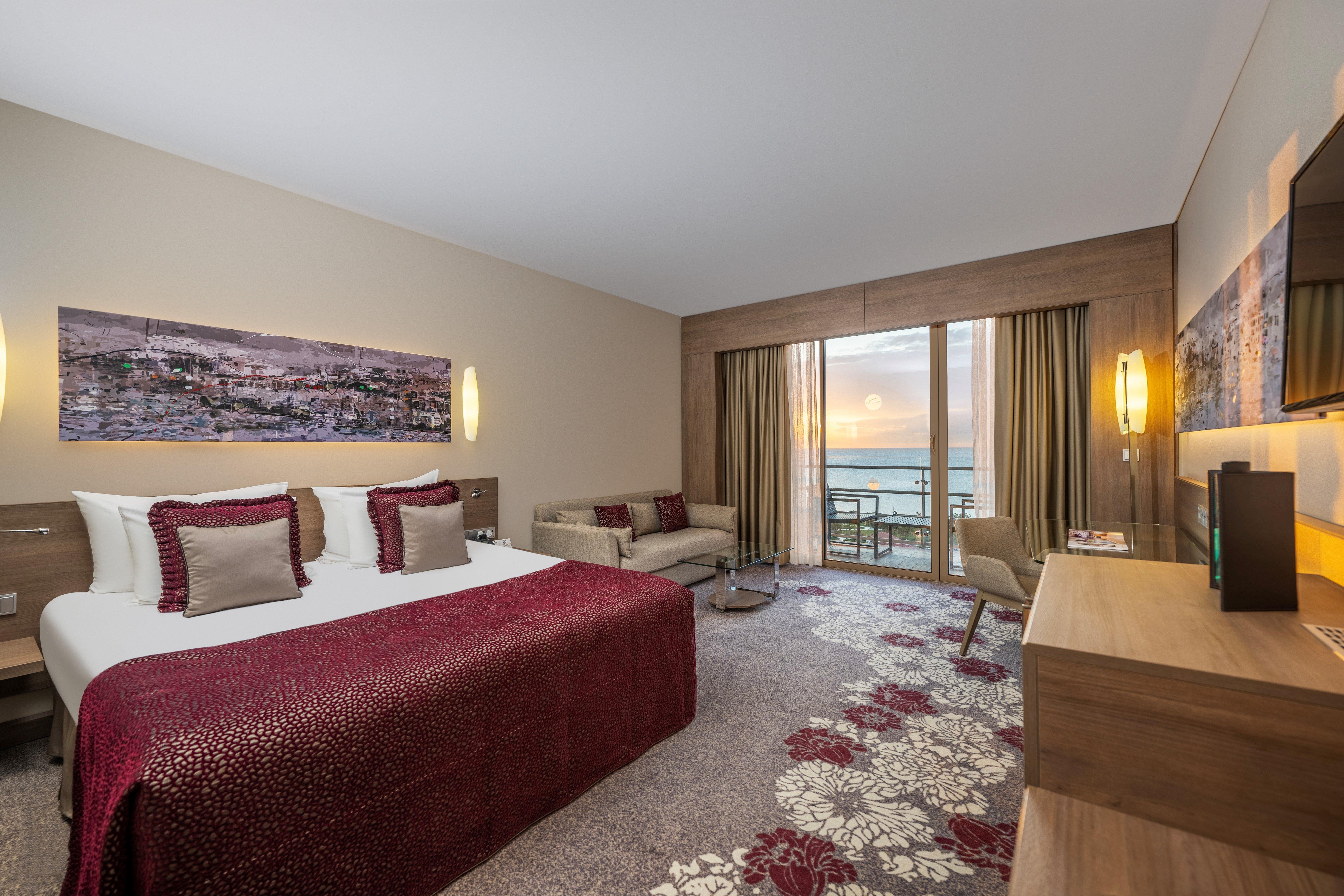 En fazla 3 yetişkin veya 2 yetişkin + 2 çocuk.