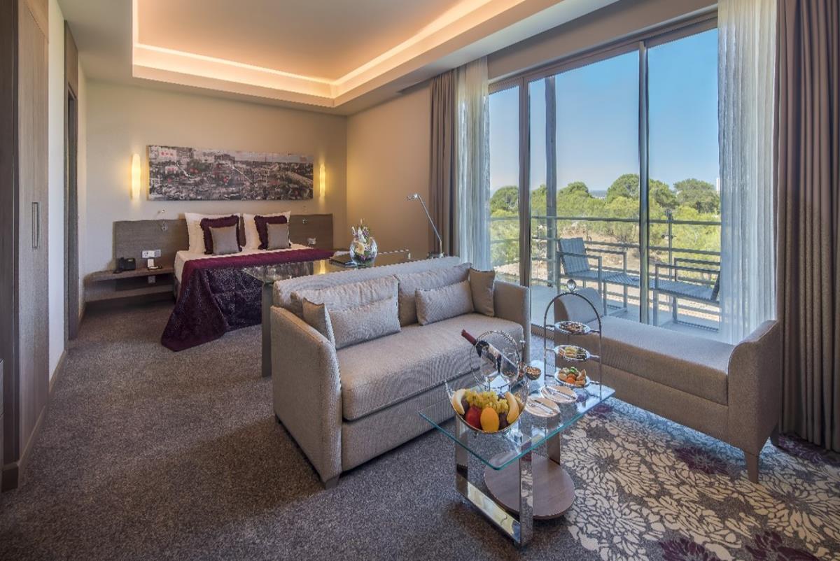 En fazla 3 yetişkin veya 2 yetişkin + 2 çocuk.