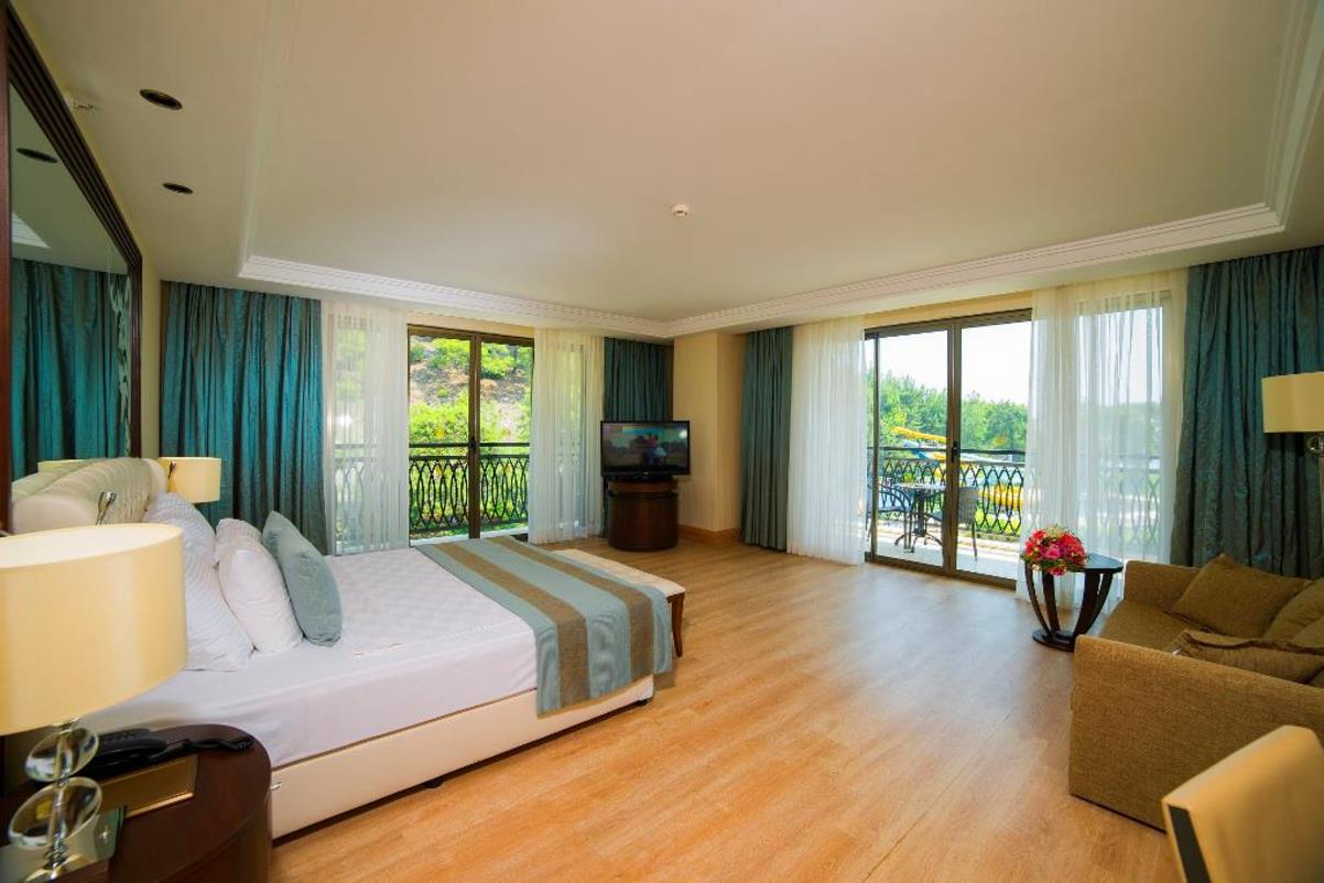 En fazla 3 yetişkin + 1 çocuk veya 2 yetişkin + 2 çocuk.