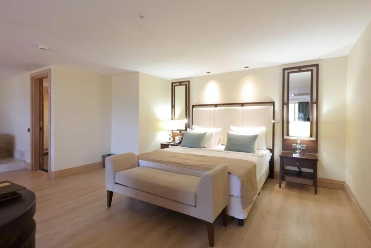 En az 2 yetişkin, En fazla 4 yetişkin + 1 çocuk veya 3 yetişkin + 2 çocuk.