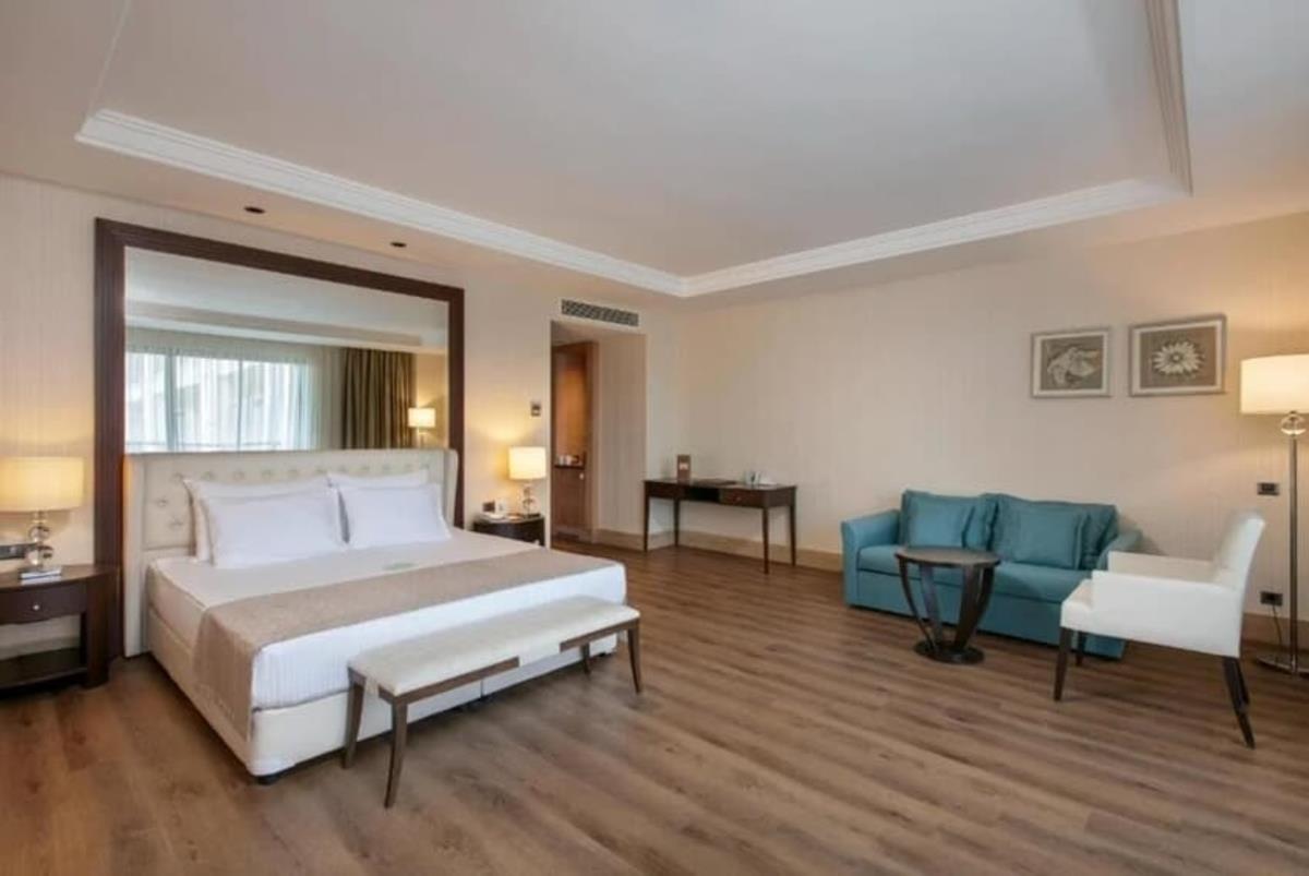 En fazla 3 yetişkin + 1 çocuk veya 2 yetişkin + 2 çocuk.