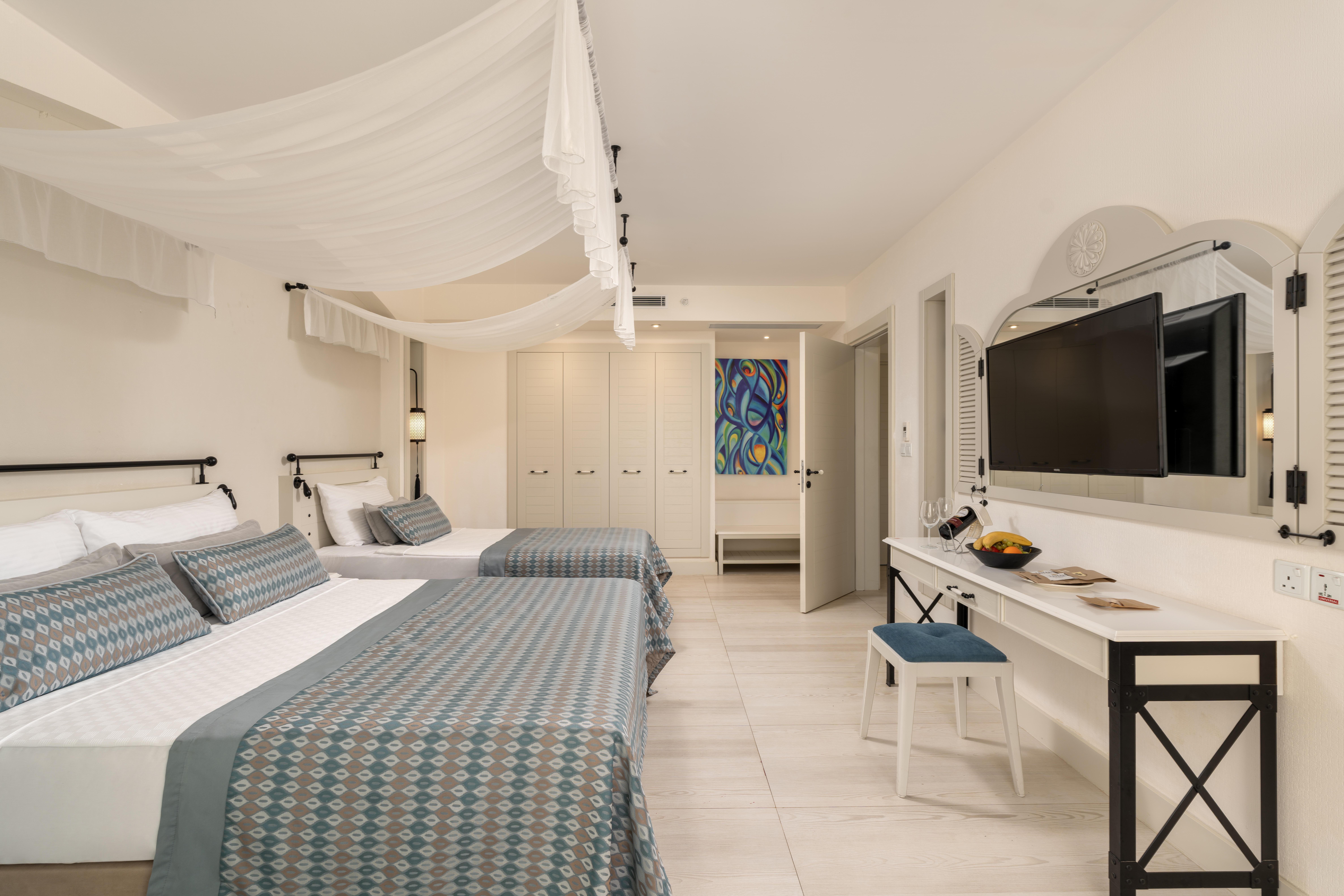 En az 3 yetişkin, En fazla 4 yetişkin veya 3 yetişkin + 1 çocuk.