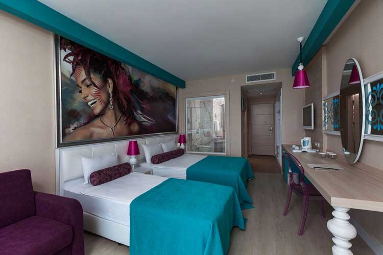 En fazla 3 yetişkin + 1 çocuk veya 2 yetişkin + 2 çocuk.