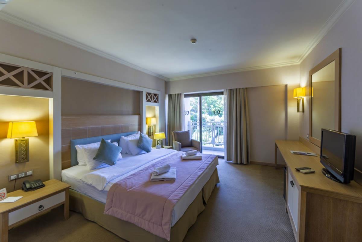 En az 2 yetişkin, En fazla 4 yetişkin.