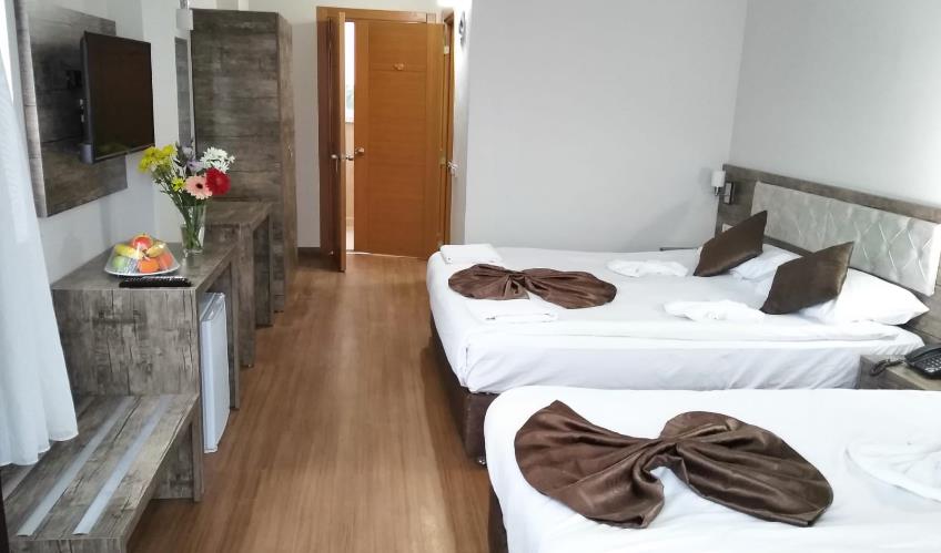 En az 2 yetişkin, En fazla 4 yetişkin veya 3 yetişkin + 1 çocuk.